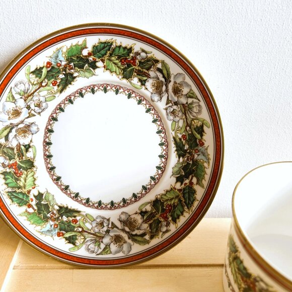 Spode Christmas Rose Vintage Teacup and Saucer Set - Picture 2 of 8